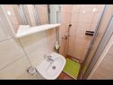Apartments Mark - 200 m from sea: M1(2+2), M2(2+2), M3(2+2), M4(2+2), M5(4+2) Novalja - Island Pag  - Apartment - M5(4+2): bathroom with toilet