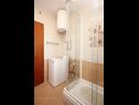 Apartments Ljube - quiet location & close to the beach: A1(4+1), A2(4+1), A3(2+1), A4(4) Loviste - Peljesac peninsula  - Apartment - A1(4+1): bathroom with toilet