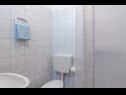 Apartments Jaki - 150 m from beach A1(4), SA2(2+1), A3(4), A4(4), SA5(3) Orebic - Peljesac peninsula  - Studio apartment - SA2(2+1): bathroom with toilet