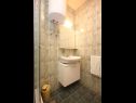 Apartments Tonka - 150m from the sea & parking: A1 A(4+1), A2 B(4+1), A3 C(2+1), A4 E(2+2), A5 F(4+2) Orebic - Peljesac peninsula  - Apartment - A5 F(4+2): bathroom with toilet