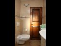Apartments Vida with garden: A1(2+2) - Naranča, A2(2+2) -  Limun, A3(2+2) - Maslina, SA4(4) - Studio Mandula Orebic - Peljesac peninsula  - Apartment - A3(2+2) - Maslina: bathroom with toilet