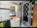 Apartments Suzy - 80m from the sea: A1 Šestica (6), A2 Četvorka (4) Supetarska Draga - Island Rab  - Apartment - A2 Četvorka (4): bathroom with toilet