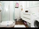 Apartments Mira - near sandy beach A1 (6) Supetarska Draga - Island Rab  - Apartment - A1 (6): bathroom with toilet