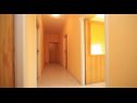 Apartments Per - comfortable  family apartments A1(2+2), A2(4+1), A3(2+2) Grebastica - Riviera Sibenik  - Apartment - A1(2+2): hallway