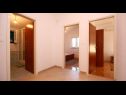 Apartments Per - comfortable  family apartments A1(2+2), A2(4+1), A3(2+2) Grebastica - Riviera Sibenik  - Apartment - A2(4+1): hallway
