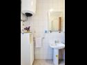 Apartments Vinx - grill and terrace A1(2+2), A2(2+2) Cove Kanica (Rogoznica) - Riviera Sibenik  - Croatia - Apartment - A2(2+2): bathroom with toilet