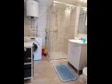 Apartments Maria - 100 m from sea: A1(2) Pirovac - Riviera Sibenik  - Apartment - A1(2): bathroom with toilet