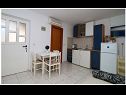 Apartments Elvi - amazing position & parking: A1 mali(2+1), A2(2+2), A3(4+1), A4 gornji(4+1) Primosten - Riviera Sibenik  - Apartment - A1 mali(2+1): kitchen and dining room