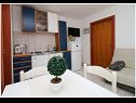 Apartments Elvi - amazing position & parking: A1 mali(2+1), A2(2+2), A3(4+1), A4 gornji(4+1) Primosten - Riviera Sibenik  - Apartment - A1 mali(2+1): kitchen and dining room