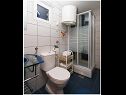 Apartments Elvi - amazing position & parking: A1 mali(2+1), A2(2+2), A3(4+1), A4 gornji(4+1) Primosten - Riviera Sibenik  - Apartment - A3(4+1): bathroom with toilet