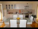 Apartments Ante - with large terrace : A1(6) Primosten - Riviera Sibenik  - Apartment - A1(6): kitchen and dining room