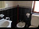 Apartments Vik - 60 m from the sea: A1(2+2), A2(2+1), A3(2+1), A4(2+2) Razanj - Riviera Sibenik  - Apartment - A4(2+2): bathroom with toilet
