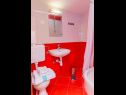 Apartments Dari - near beach: A1(7), SA2(2), SA3(2) Rogoznica - Riviera Sibenik  - Apartment - A1(7): bathroom with toilet