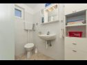Apartments Srki - 50m from the sea: A1 prizemlje (4) , A2 kat (4) Rogoznica - Riviera Sibenik  - Apartment - A2 kat (4): bathroom with toilet