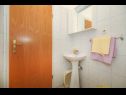 Apartments Tea - parking and grill, 100 m from sea A1(2+1), SA2(2), SA3(2), A4(4+2) Rogoznica - Riviera Sibenik  - Studio apartment - SA3(2): bathroom with toilet