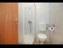 Apartments Tea - parking and grill, 100 m from sea A1(2+1), SA2(2), SA3(2), A4(4+2) Rogoznica - Riviera Sibenik  - Studio apartment - SA3(2): bathroom with toilet