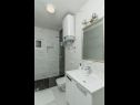 Apartments Zvon - 10 m from sea : A1(4+1) Rogoznica - Riviera Sibenik  - Apartment - A1(4+1): bathroom with toilet