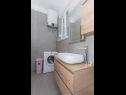 Apartments Ivan - with jacuzzi A1(4+2) Sibenik - Riviera Sibenik  - Apartment - A1(4+2): bathroom with toilet