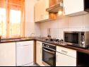 Apartments Hope - 200 m from sea: A1(4+2), A2(2+2), A3(2+2), A4(2+1), A5(2+1) Srima - Riviera Sibenik  - Apartment - A1(4+2): kitchen