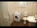 Apartments Araz - parking and barbecue: A1(4+1), A2(3) Vodice - Riviera Sibenik  - Apartment - A1(4+1): bathroom with toilet
