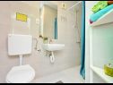 Apartments Goga - with free parking A1(2+2), A2(2+1), A3(2+2), A4(2+1) Vodice - Riviera Sibenik  - Apartment - A3(2+2): bathroom with toilet