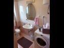 Apartments Ani - modern: A1 prizemlje(2+2), A2 I kat(2+2), A3 II kat(2+2), A4-Klaudija(4+1) Vodice - Riviera Sibenik  - Apartment - A2 I kat(2+2): bathroom with toilet