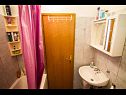 Apartments Marko - 10 m from sea: A1-Mali(2+1), A3-Veliki(4+1) Stomorska - Island Solta  - Apartment - A3-Veliki(4+1): bathroom with toilet