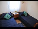 Apartments Vlatko - 100 m from sea: A2(4) Stomorska - Island Solta  - Apartment - A2(4): bedroom