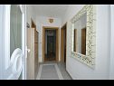 Apartments Ivica - parking: A1(4+2), A2(4+1) Kastel Gomilica - Riviera Split  - Apartment - A1(4+2): hallway