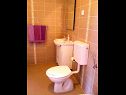 Apartments Maria - compfortable and cosy: A1(6+2) Kastel Luksic - Riviera Split  - Apartment - A1(6+2): bathroom with toilet