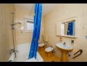 Apartments Milica - parking and garden: A1(6), SA2 gornji(2), SA3 donji(2), A4(2+1) Kastel Luksic - Riviera Split  - Apartment - A1(6): bathroom with toilet