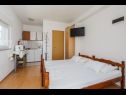 Apartments Milica - parking and garden: A1(6), SA2 gornji(2), SA3 donji(2), A4(2+1) Kastel Luksic - Riviera Split  - Studio apartment - SA2 gornji(2): interior