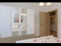 Apartments Vana - 400 m from beach: A1(4+1) Kastel Novi - Riviera Split  - Apartment - A1(4+1): bedroom