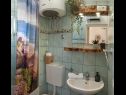 Apartments Jurica - 100 m from sea: A1(3+2), SA2(2), A3(2+2) Kastel Novi - Riviera Split  - Studio apartment - SA2(2): bathroom with toilet