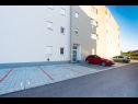 Apartments Sunny - 100 m from sea: A1(2+1) Kastel Stafilic - Riviera Split  - parking