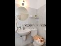 Apartments Lidia - barbecue: A1(2+2) Kastel Stari - Riviera Split  - Apartment - A1(2+2): bathroom with toilet