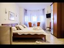 Apartments and rooms Anka - with open jacuzzi: SA4(2), SA2(2), R1(2), R3(2), R5(2) Podstrana - Riviera Split  - Room - R3(2): interior