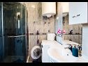 Apartments MARISKA - with swimming pool A1(6+2), A2(6+2) Podstrana - Riviera Split  - Apartment - A1(6+2): bathroom with toilet