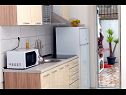 Apartments Robi - 50m from beach SA2(2+1), SA4(2+1), R1(2), R3(2) Podstrana - Riviera Split  - Studio apartment - SA4(2+1): kitchen