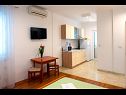 Apartments Robi - 50m from beach SA2(2+1), SA4(2+1), R1(2), R3(2) Podstrana - Riviera Split  - Studio apartment - SA4(2+1): kitchen and dining room