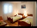 Apartments Robi - 50m from beach SA2(2+1), SA4(2+1), R1(2), R3(2) Podstrana - Riviera Split  - Room - R3(2): bedroom