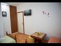 Apartments Robi - 50m from beach SA2(2+1), SA4(2+1), R1(2), R3(2) Podstrana - Riviera Split  - Room - R3(2): living room