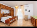 Apartments Knez 1 - 50 m from beach: A3(4) Podstrana - Riviera Split  - Apartment - A3(4): bedroom