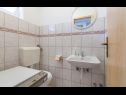 Apartments Vini- beautiful garden and terrase A4(4+2) Podstrana - Riviera Split  - Apartment - A4(4+2): bathroom with toilet