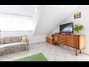 Apartments Vini- beautiful garden and terrase A4(4+2) Podstrana - Riviera Split  - Apartment - A4(4+2): living room