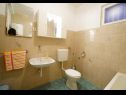 Apartments Marija - 120 m from the beach : A1(4+1), SA3(2) Podstrana - Riviera Split  - Apartment - A1(4+1): bathroom with toilet