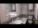 Apartments Dina - spacious with balcony A1(2) Split - Riviera Split  - Apartment - A1(2): bathroom with toilet