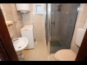 Apartments Božo - in centre: A1(3+1) Split - Riviera Split  - Apartment - A1(3+1): bathroom with toilet