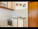 Apartments Jurica - 300 m from sea: A1 Lea(2+1), A2 Roko(2+1) Split - Riviera Split  - Apartment - A1 Lea(2+1): kitchen