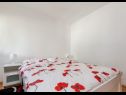 Apartments Jurica - 300 m from sea: A1 Lea(2+1), A2 Roko(2+1) Split - Riviera Split  - Apartment - A2 Roko(2+1): bedroom
